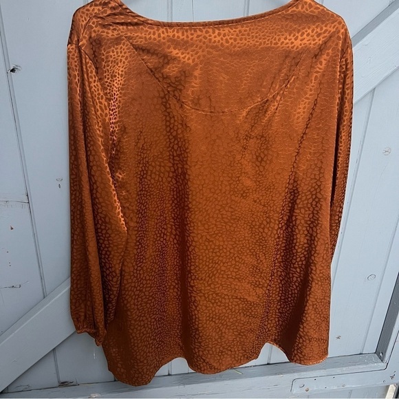 Dressbarn Leopard Copper Shimmering Front knot Style Blouse - Picture 4 of 4
